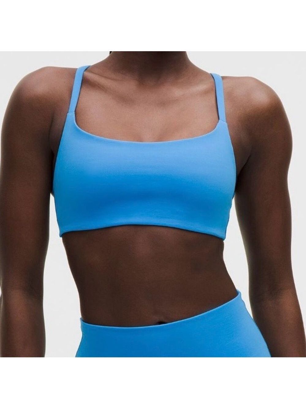 Lululemon-Wunder Train Strappy Blue Racer Bra
Light Support size 8-NWOT